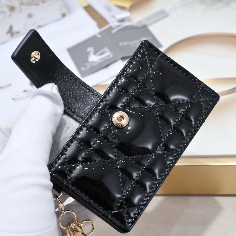 D10r wallet 4081b-1972