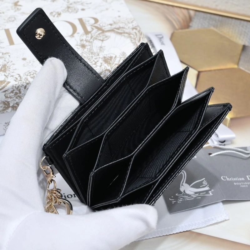 D10r wallet 4081b-1972