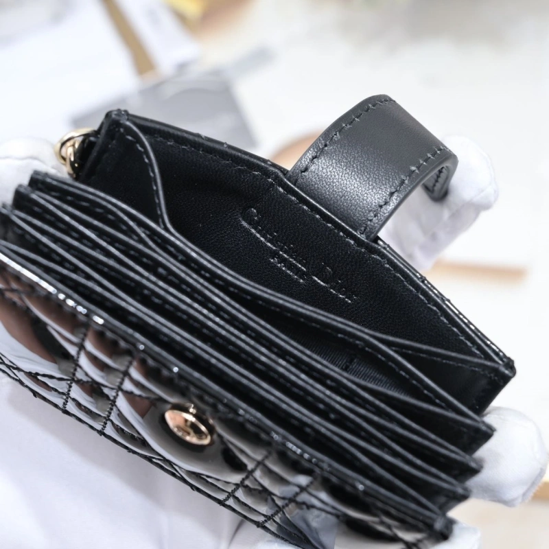 D10r wallet 4081b-1972