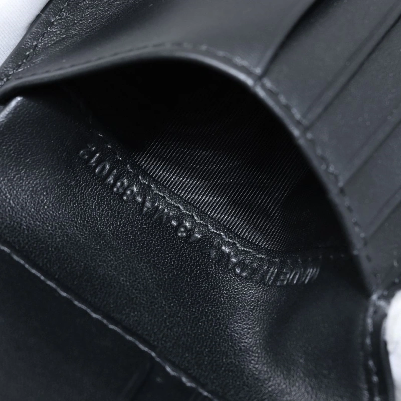 D10r wallet 4081b-2022