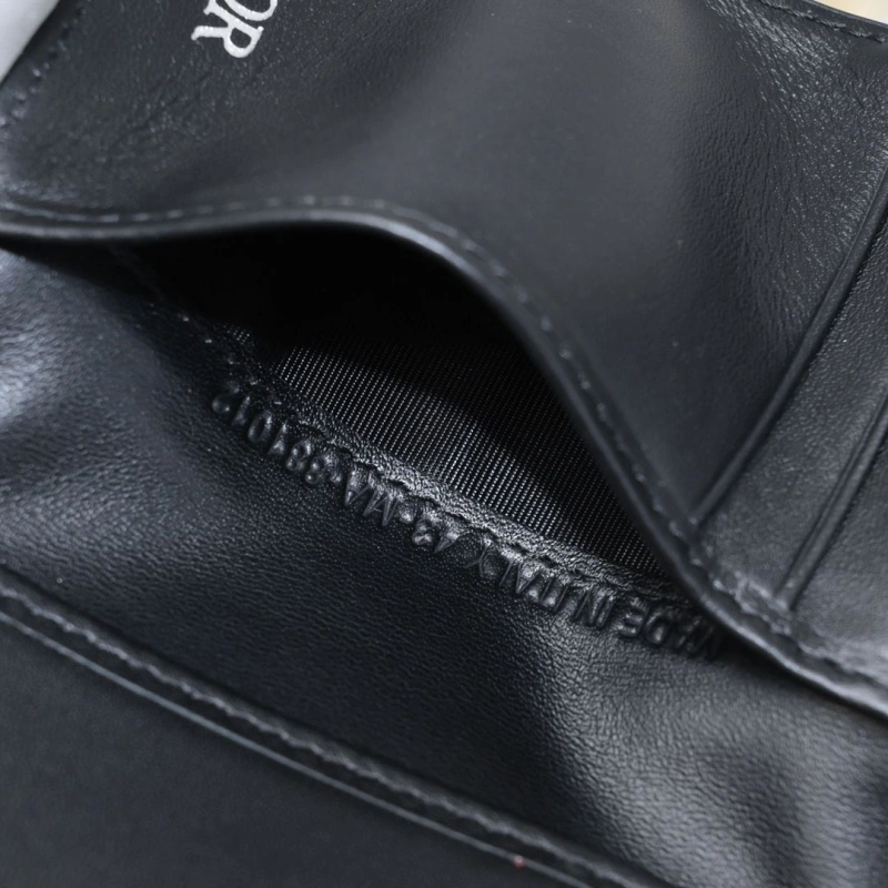 D10r wallet 4081b-2024
