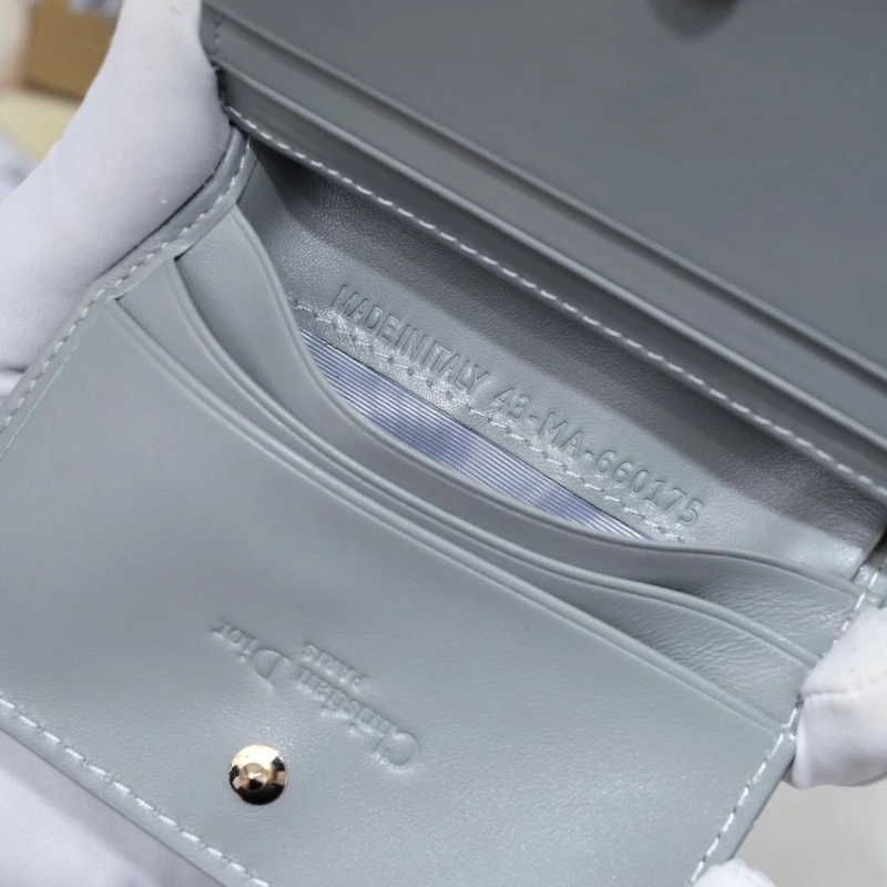 D10r wallet 4081b-2108