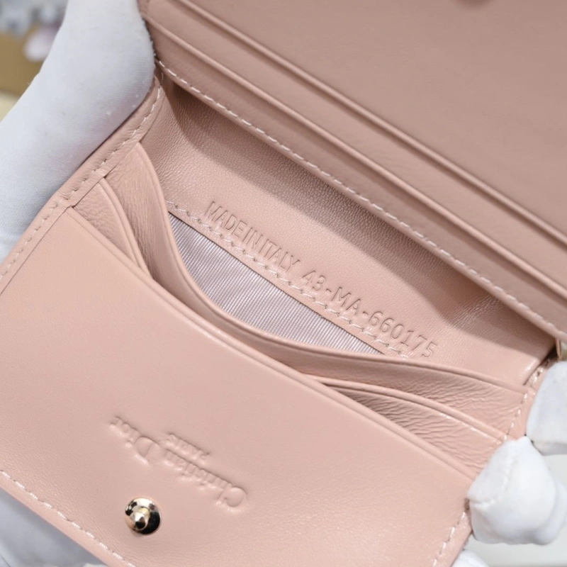 D10r wallet 4081b-2110