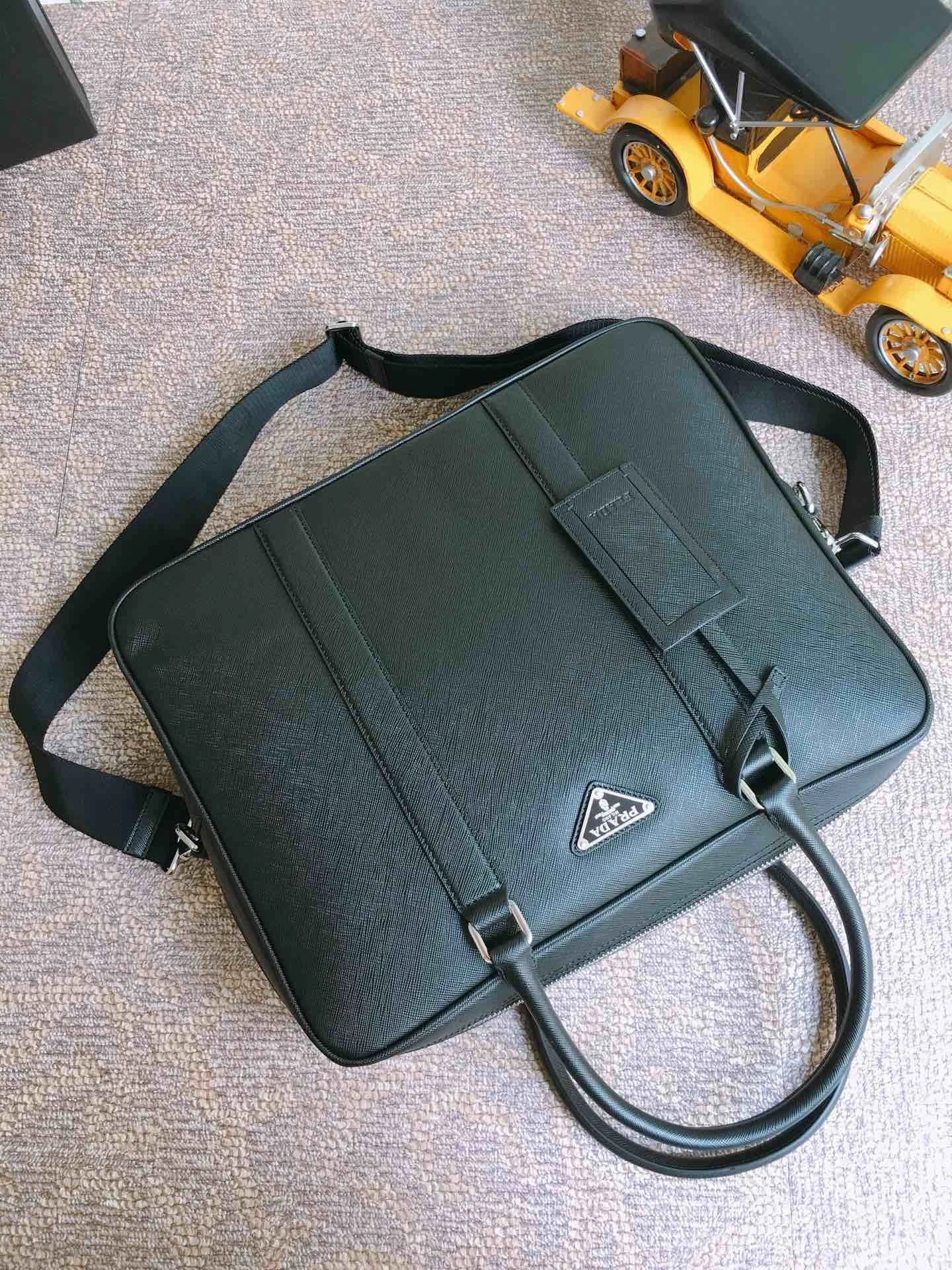Pra*a briefcase 4099a-0251