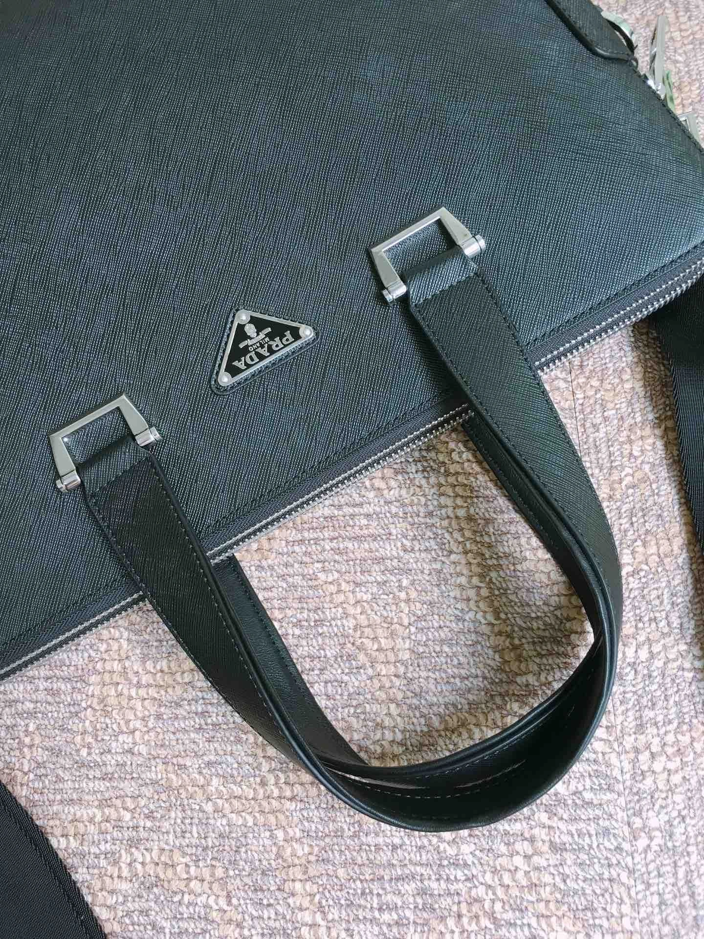 Pra*a briefcase 4099a-0252