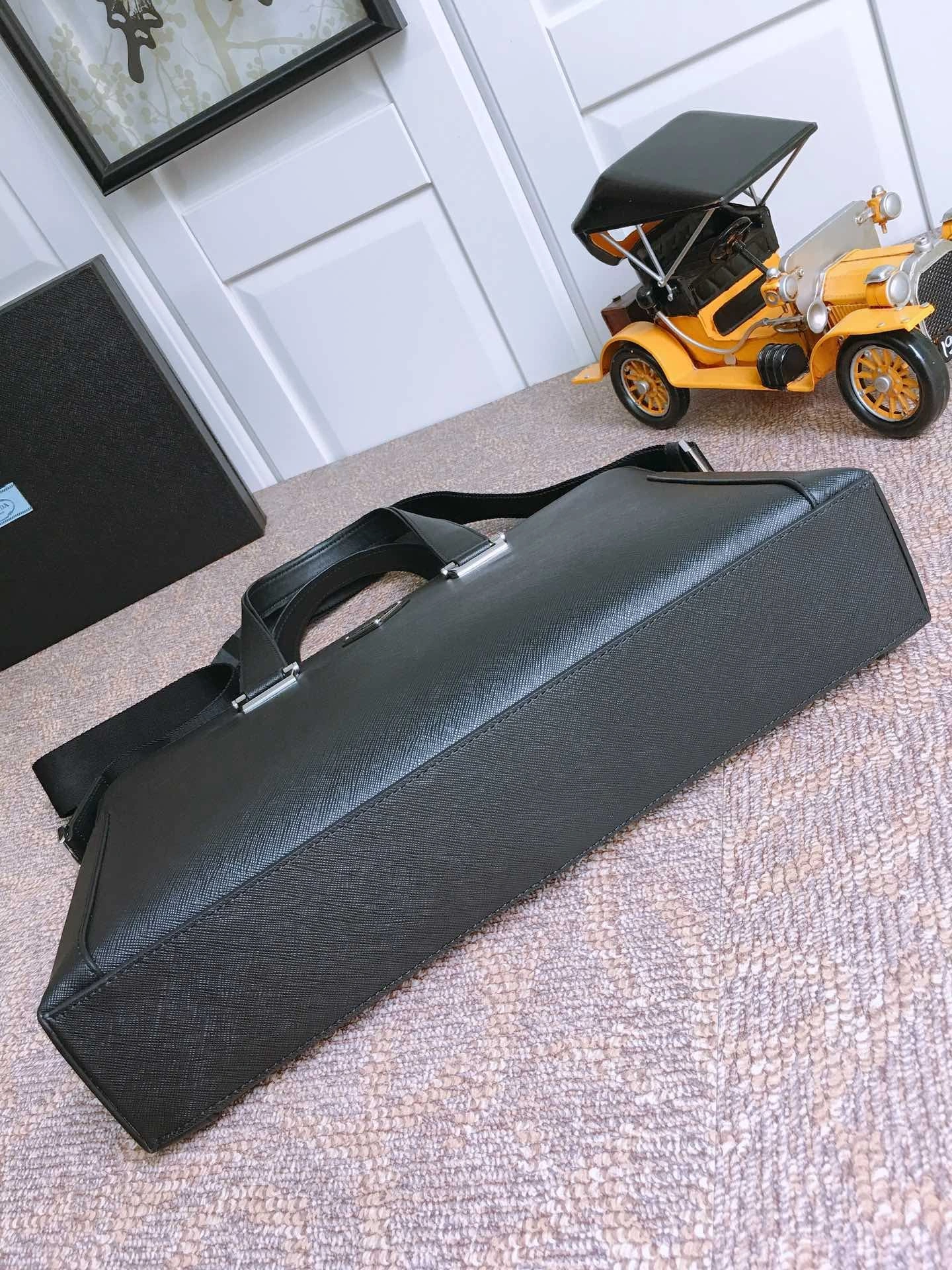 Pra*a briefcase 4099a-0252