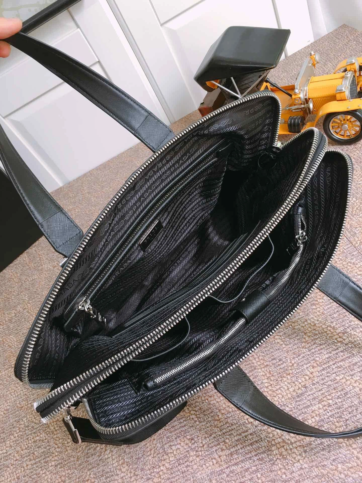 Pra*a briefcase 4099a-0252