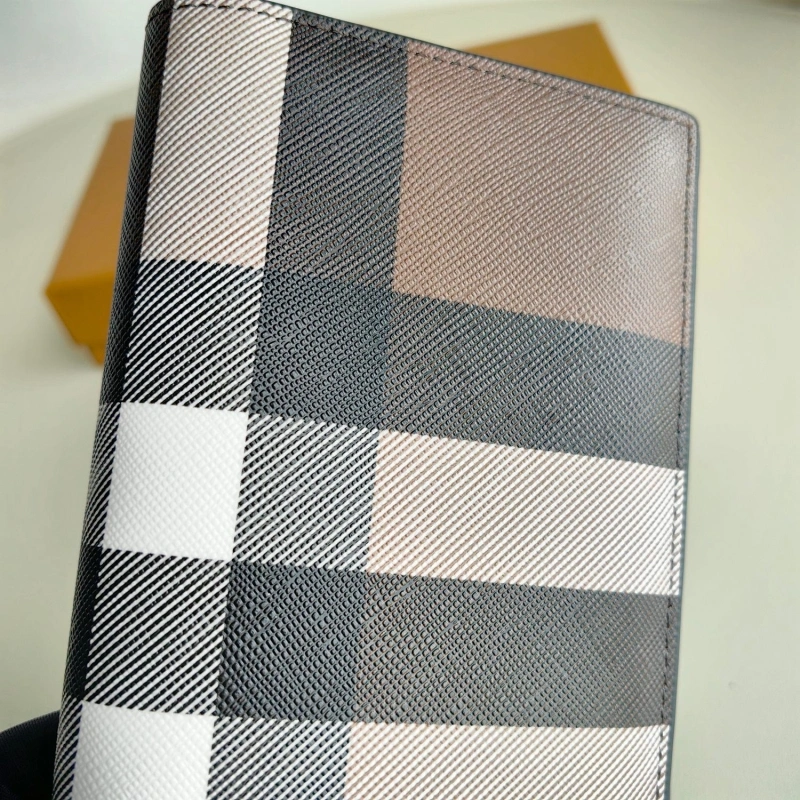 Bv*b*rry wallets 4115a-0004