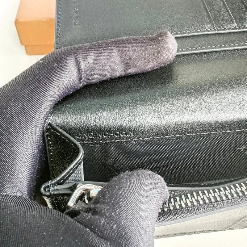 Bv*b*rry wallets 4115a-0031