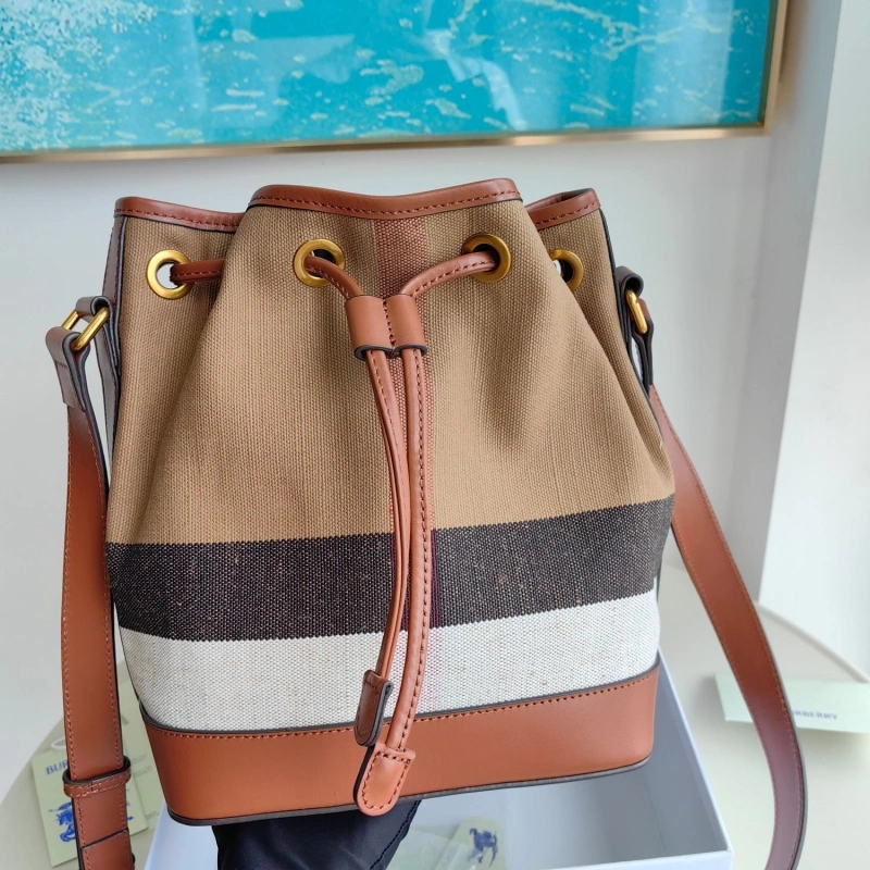 Bv*b*rry bucket bags 4115a-0033
