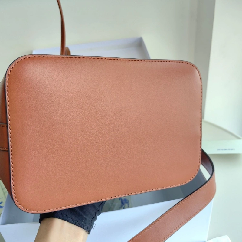 Bv*b*rry bucket bags 4115a-0033