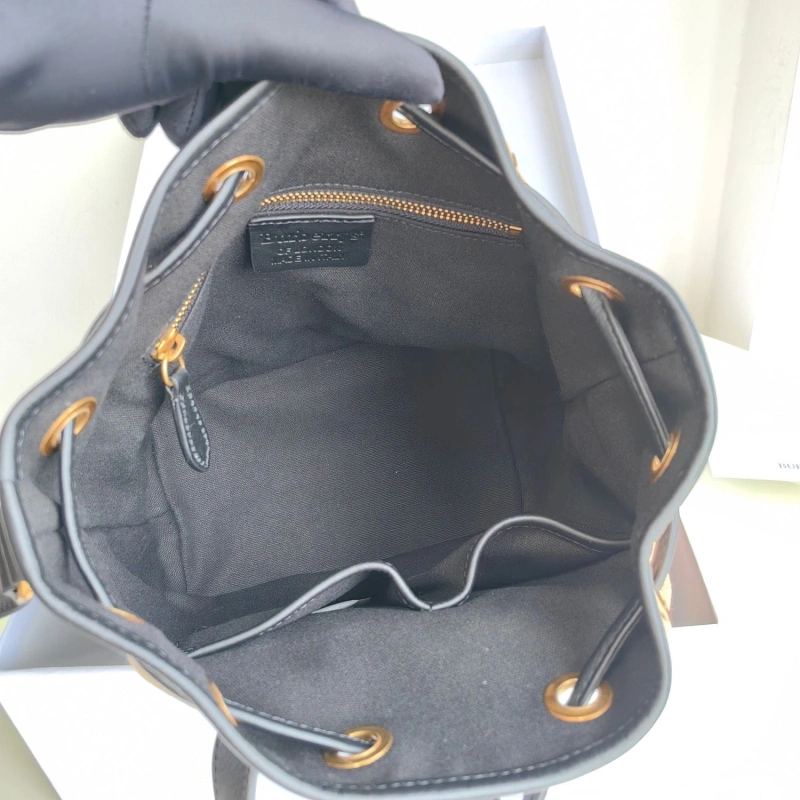 Bv*b*rry bucket bags 4115a-0034