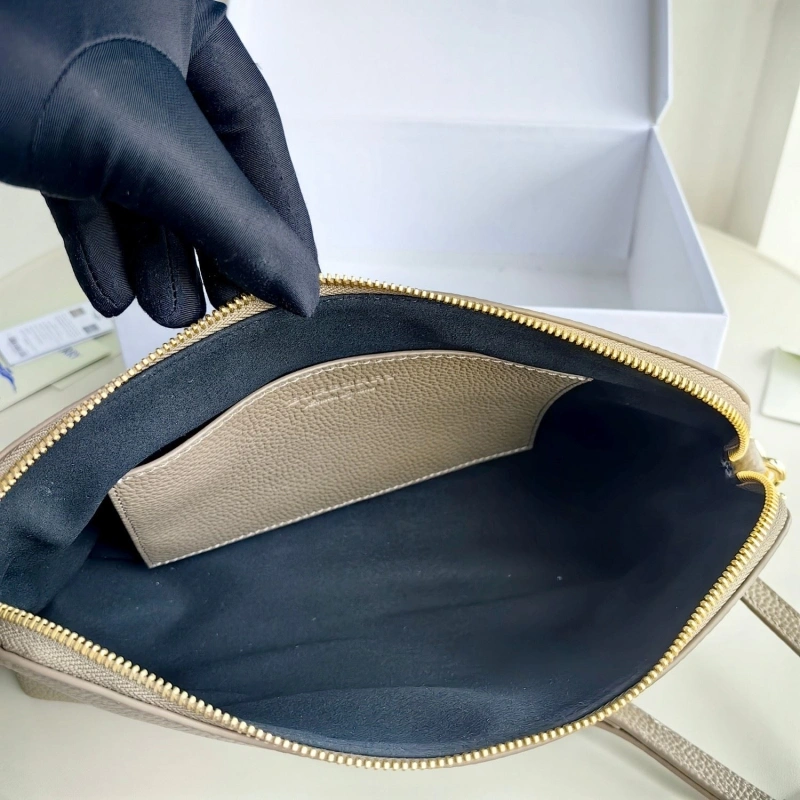 Bv*b*rry wallets 4115a-0041