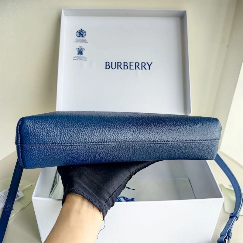 Bv*b*rry wallets 4115a-0042