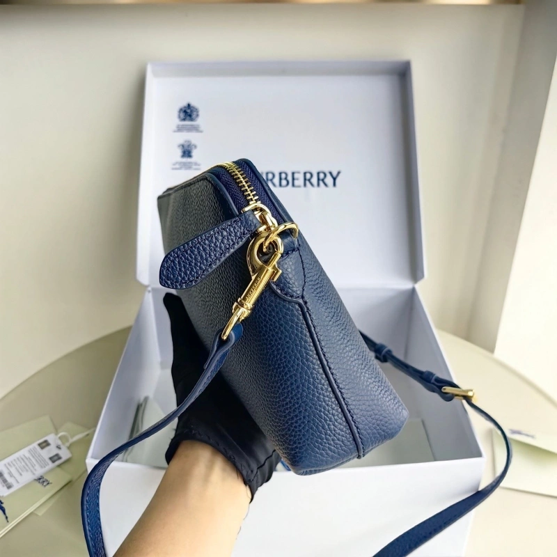 Bv*b*rry wallets 4115a-0042