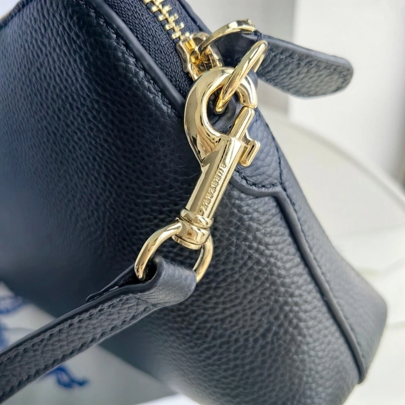 Bv*b*rry wallets 4115a-0043