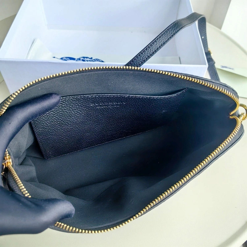 Bv*b*rry wallets 4115a-0043