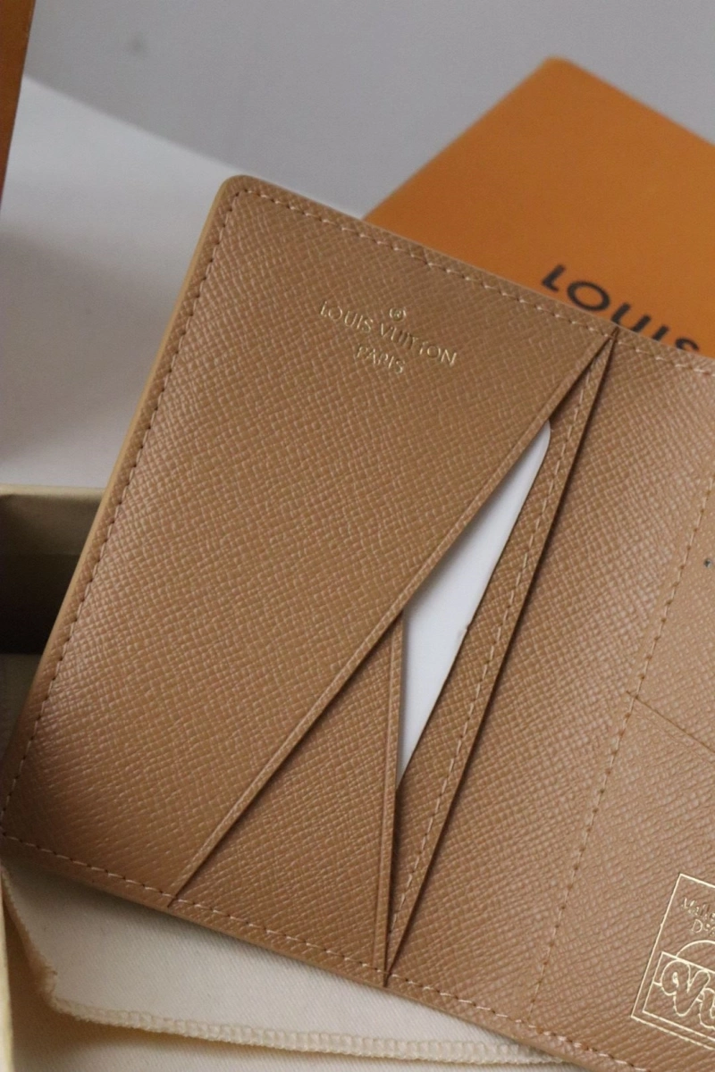 LV Wallets 4178A-0007