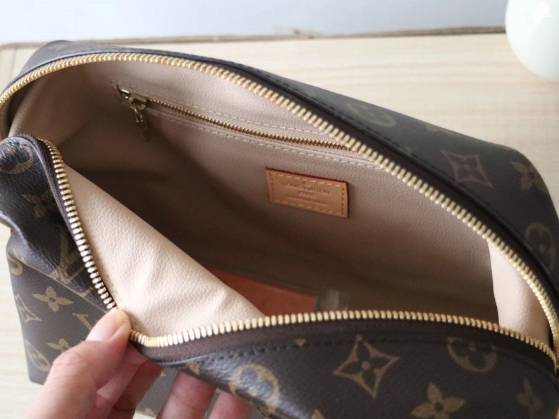 LV Clutch Bags 4178A-0066