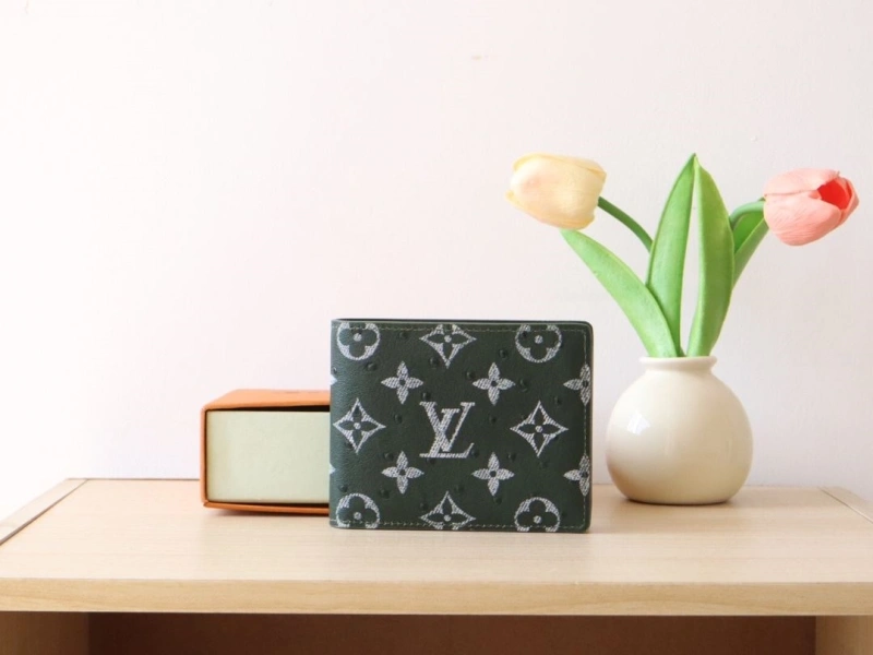 LV Wallets 4178A-0081