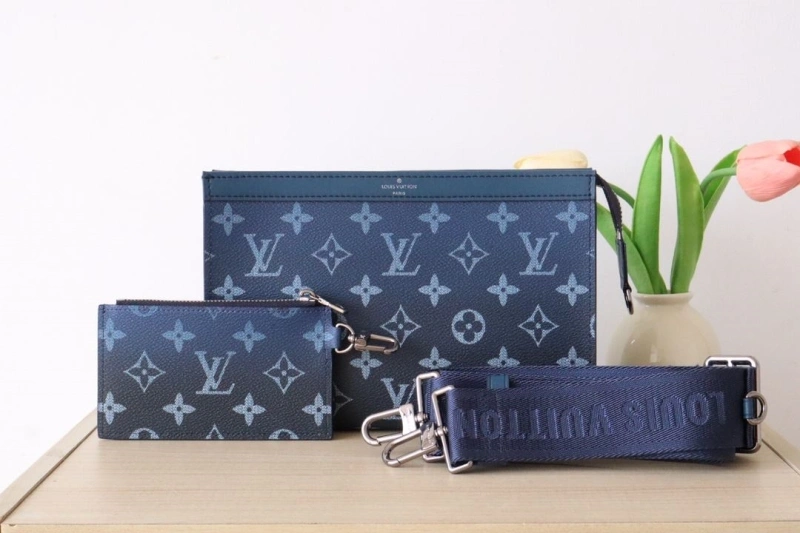 LV Clutch Bags 4178A-0090