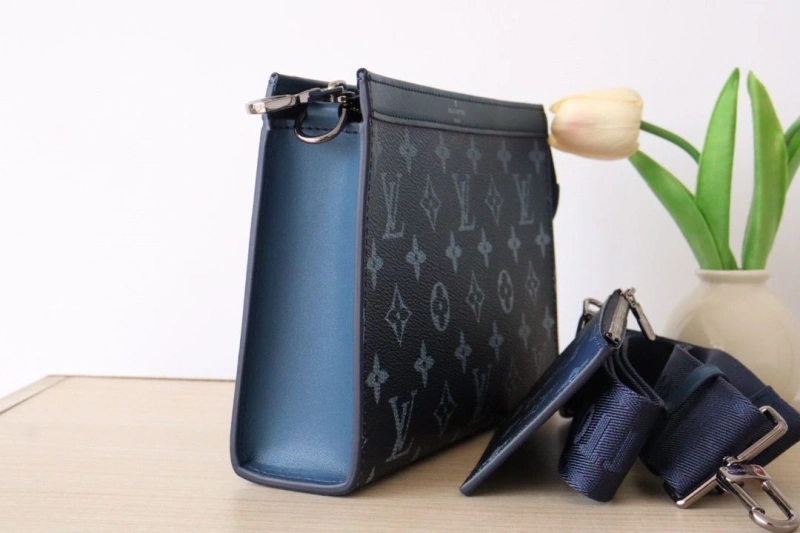 LV Clutch Bags 4178A-0090