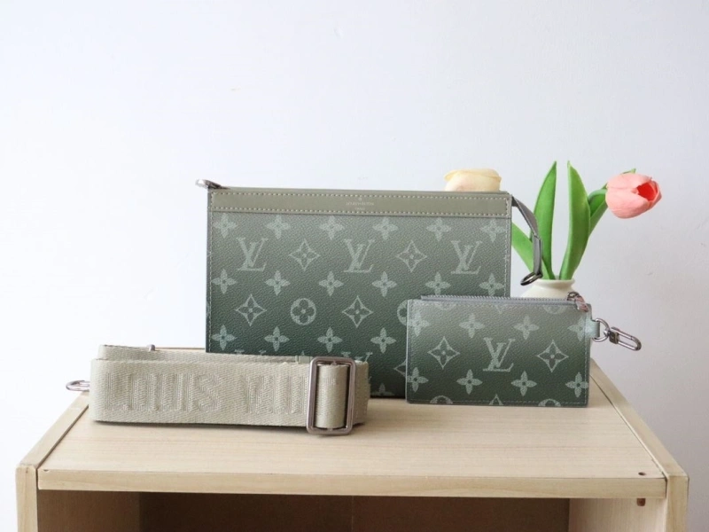 LV Clutch Bags 4178A-0091