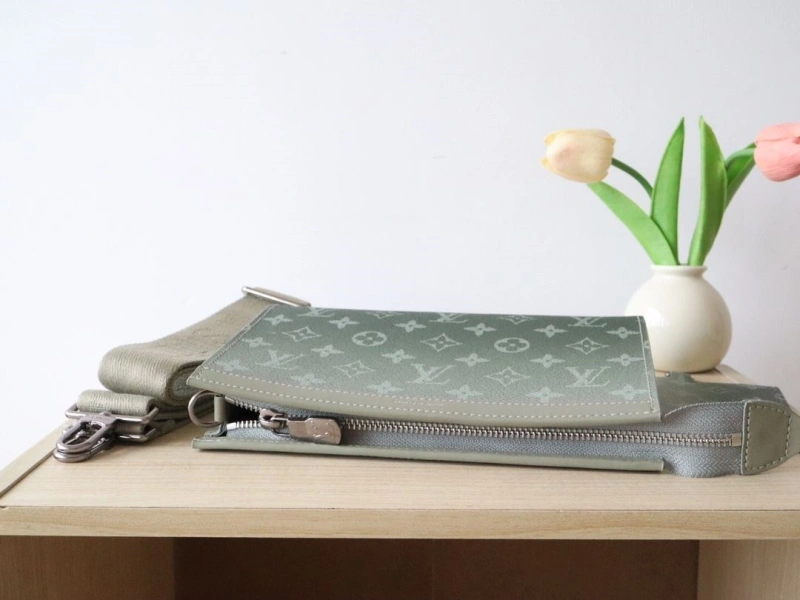 LV Clutch Bags 4178A-0091