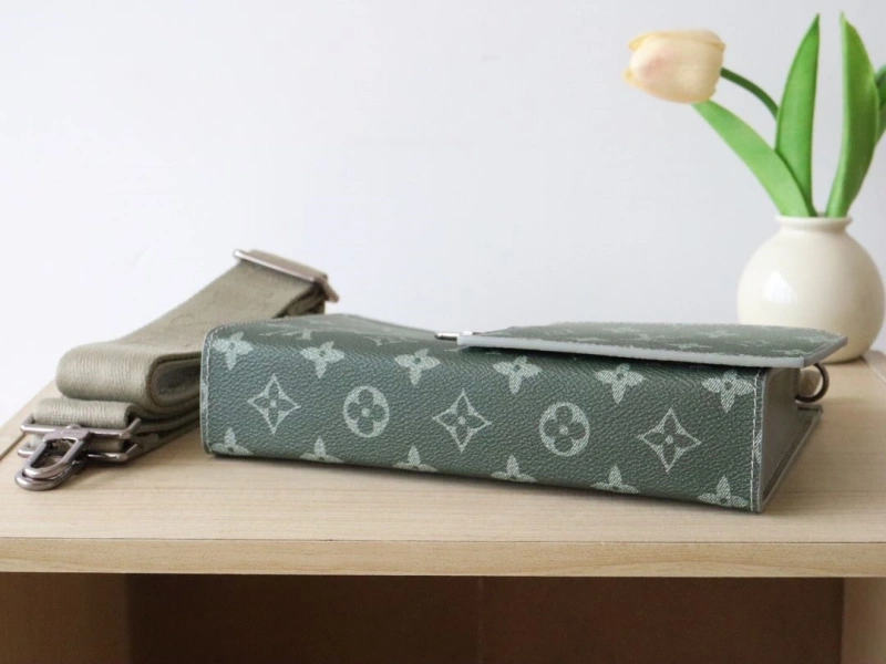 LV Clutch Bags 4178A-0091