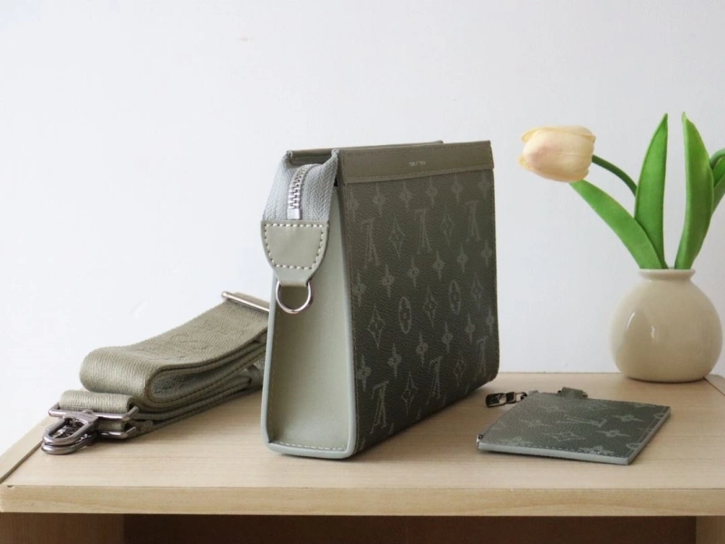 LV Clutch Bags 4178A-0091
