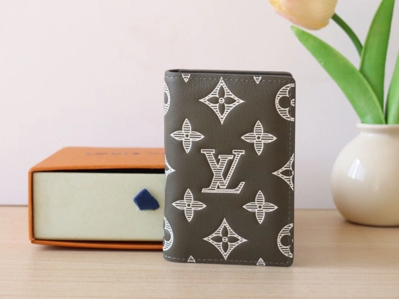 LV Wallets 4178A-0106