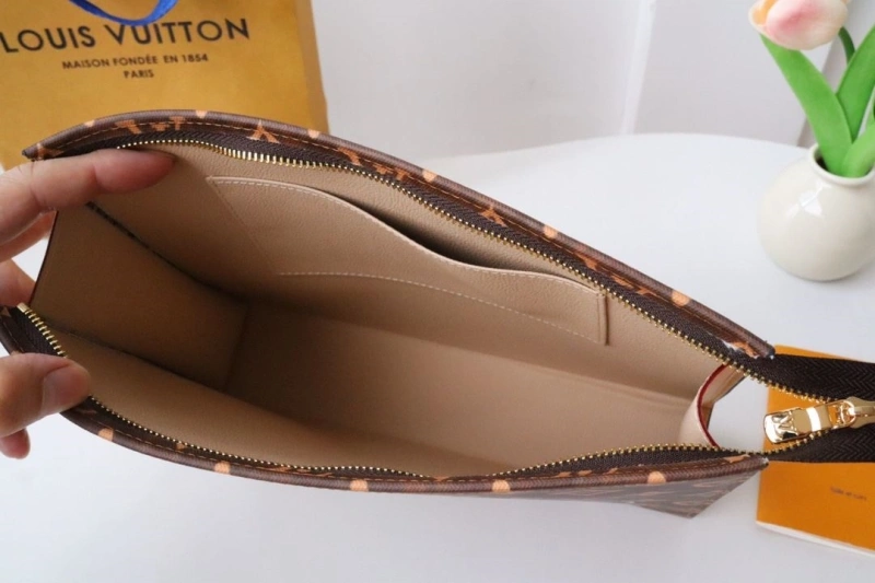 LV Clutch Bags 4178A-0113