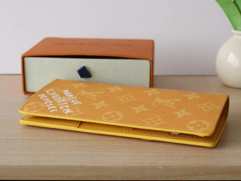 LV Wallets 4178A-0135