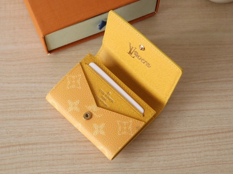 LV Wallets 4178A-0136