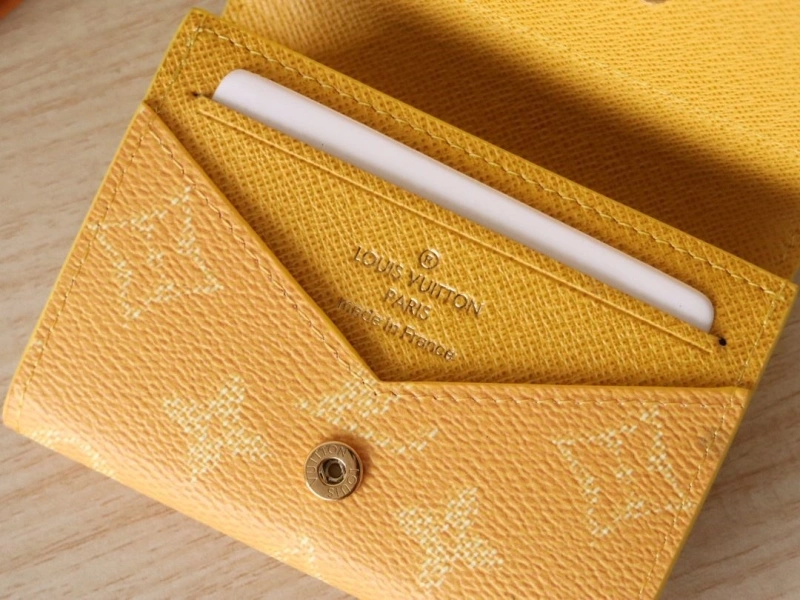 LV Wallets 4178A-0136