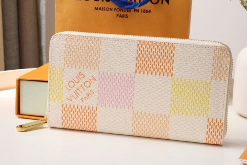 LV Wallets 4178A-0156