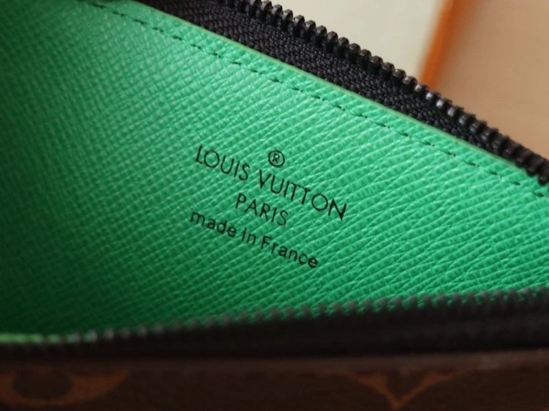 LV Wallets 4178A-0198