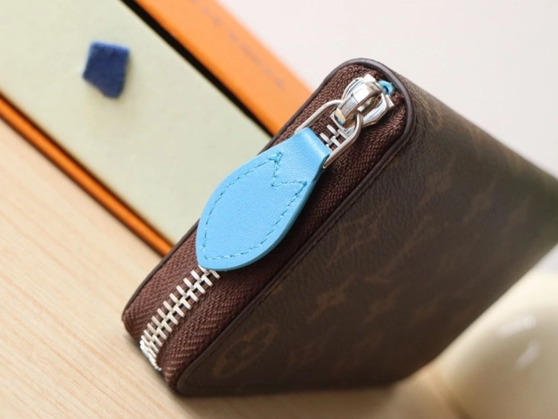 LV Wallets 4178A-0215