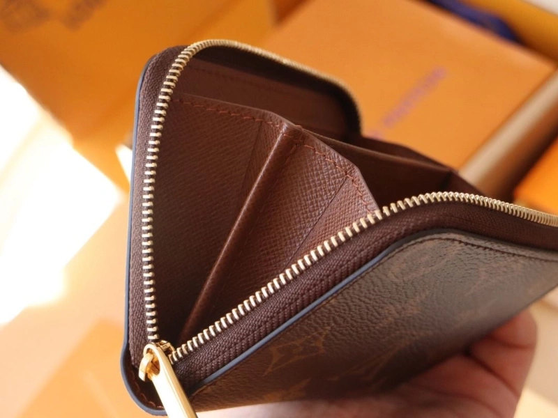 LV Wallets 4178A-0219