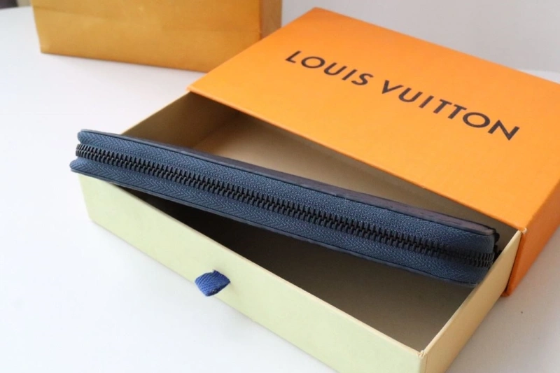 LV Wallets 4178A-0251