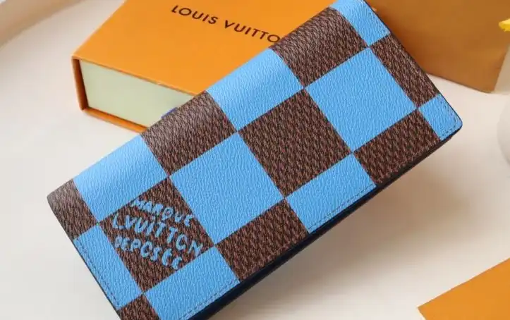 LV Wallets 4178D-0017