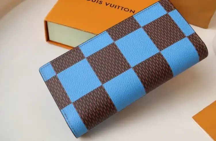 LV Wallets 4178D-0017