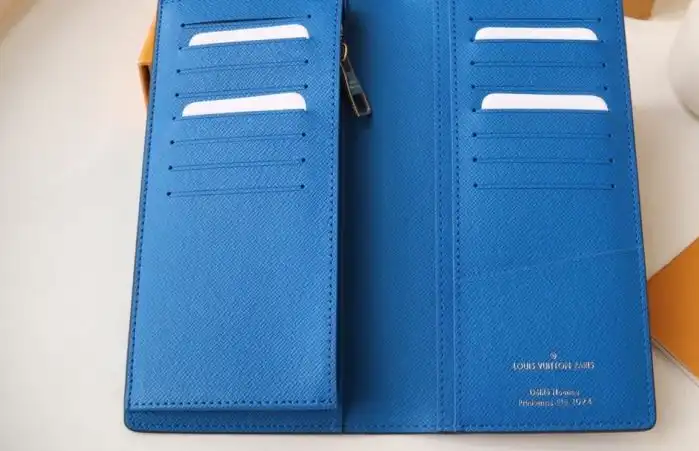 LV Wallets 4178D-0017