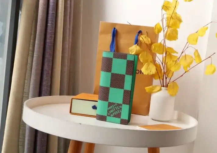 LV Wallets 4178D-0018