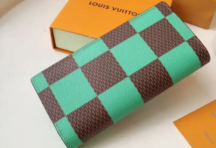 LV Wallets 4178D-0018