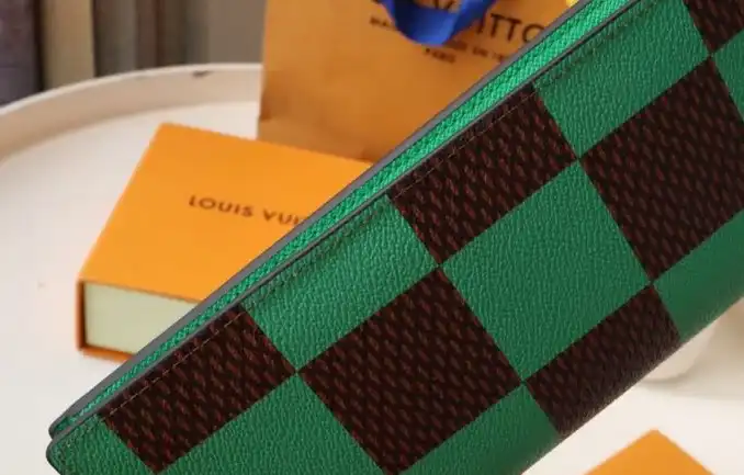 LV Wallets 4178D-0018