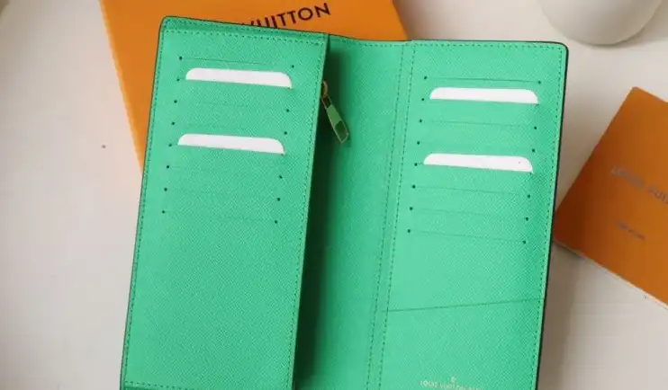 LV Wallets 4178D-0018