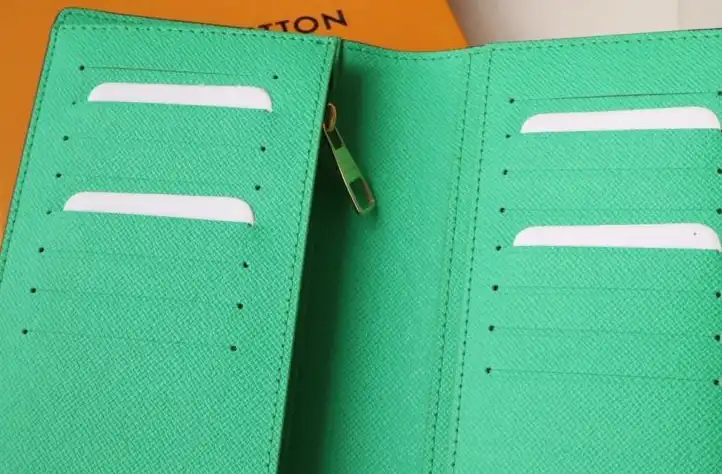 LV Wallets 4178D-0018
