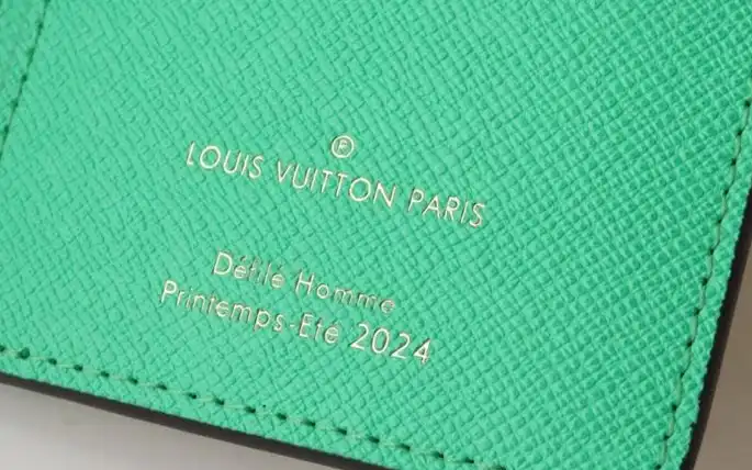 LV Wallets 4178D-0018