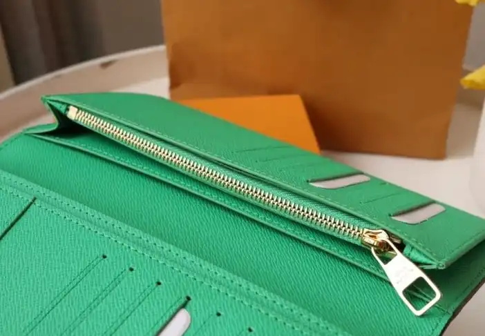 LV Wallets 4178D-0018